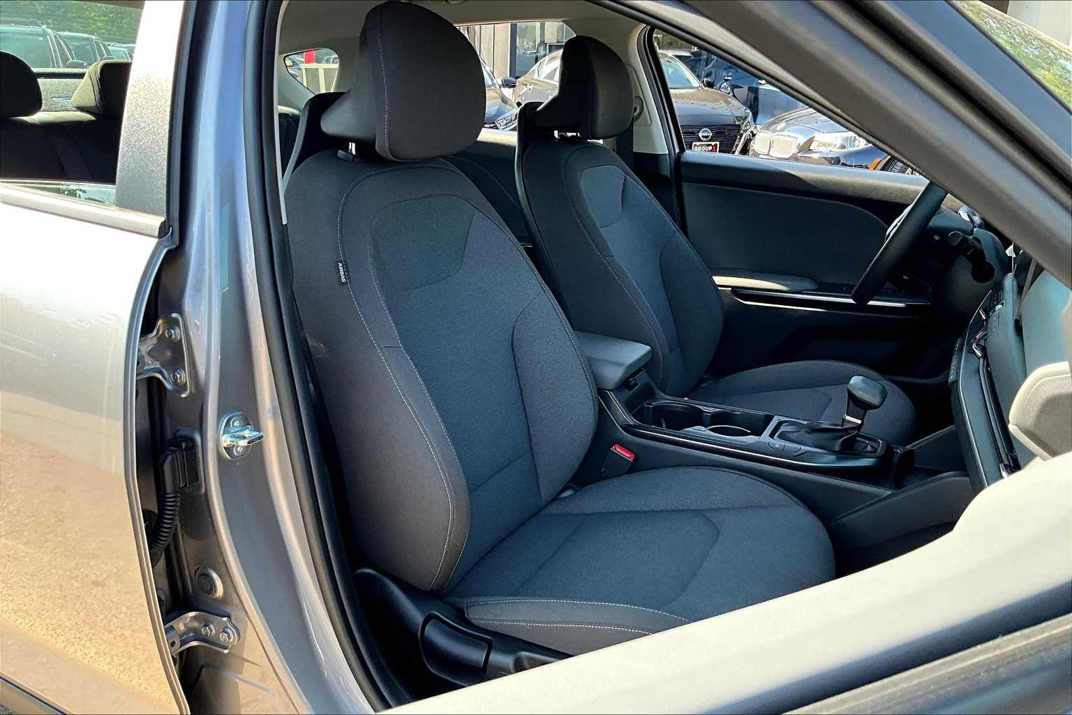 2025 Kia K4 LXS photo 8