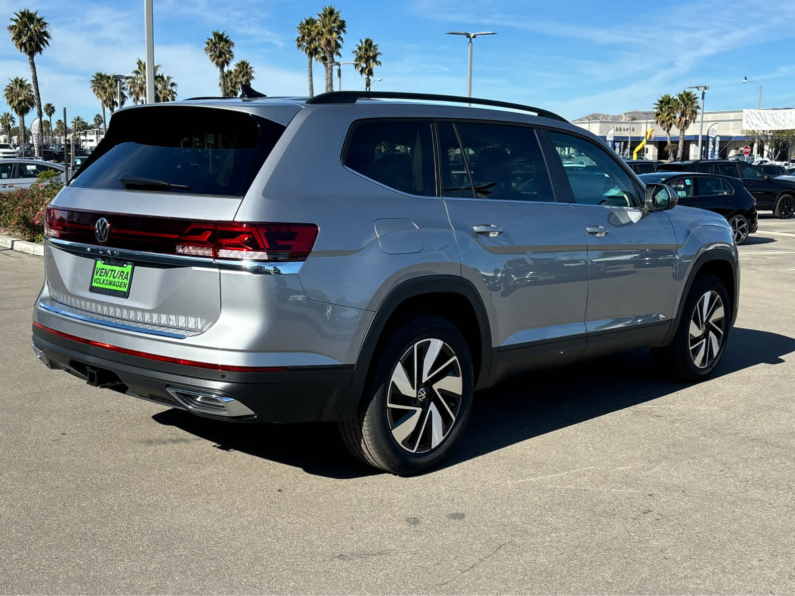 2025 Volkswagen Atlas SE Technology photo 3