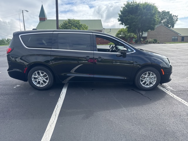 2025 Chrysler Voyager LX photo 8