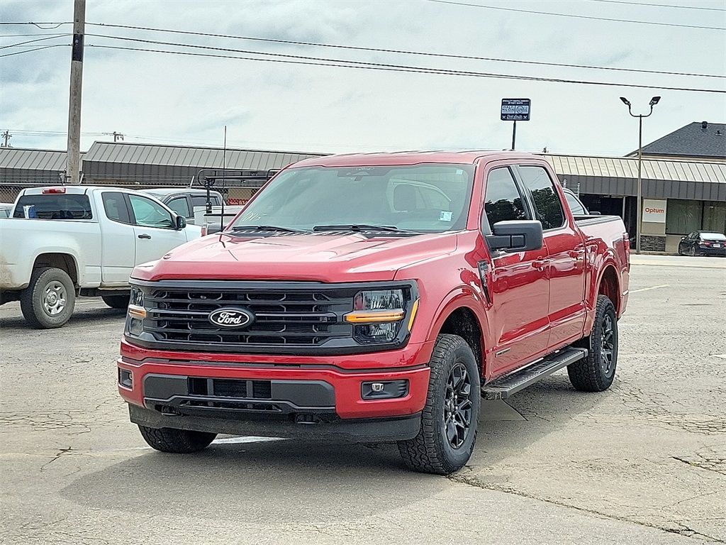 2025 Ford F-150 XLT photo 2