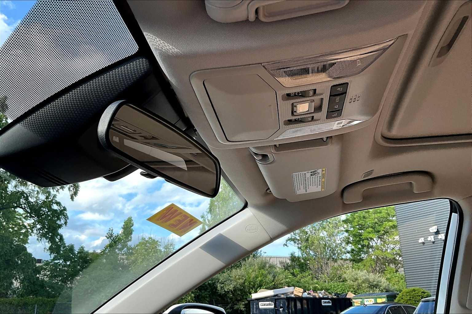 2025 Toyota RAV4 XLE photo 18