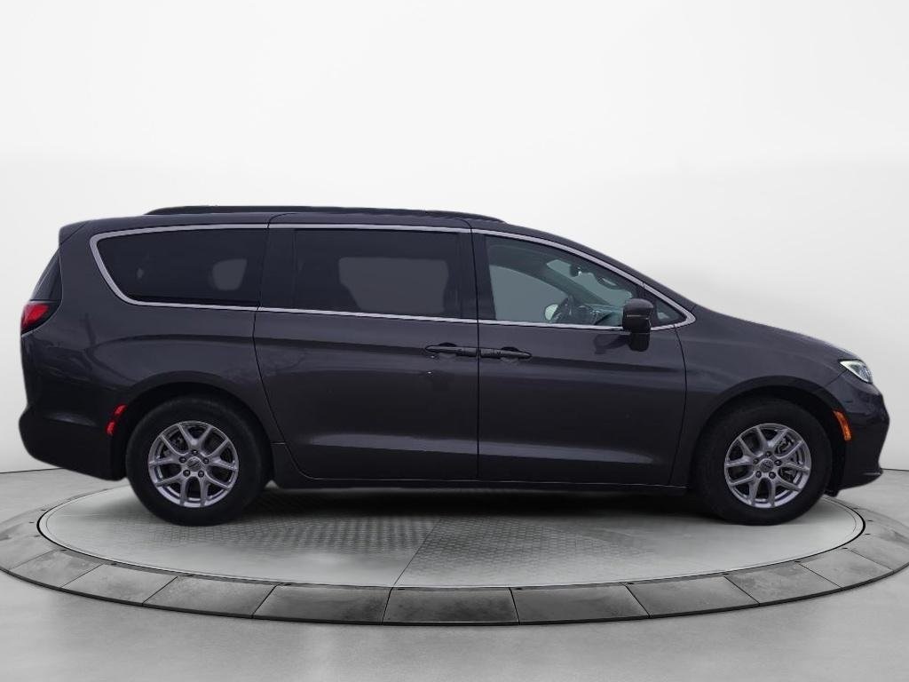 2022 Chrysler Pacifica Touring L photo 5