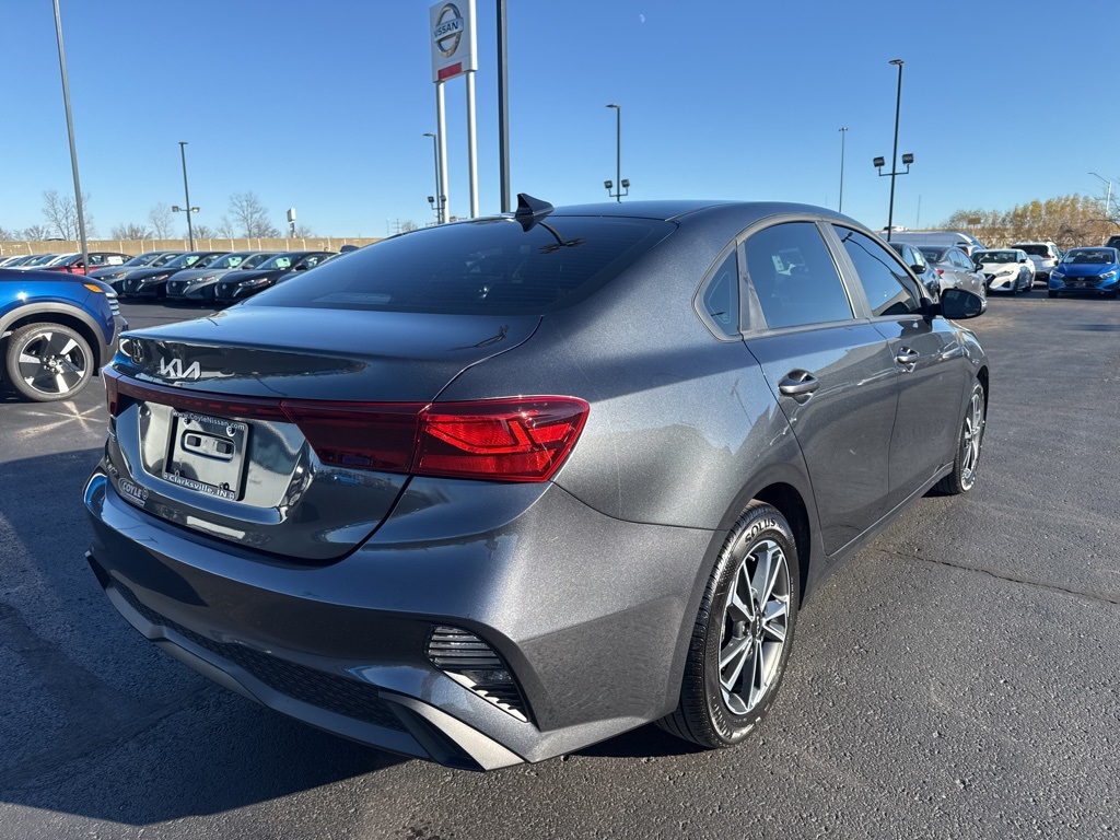 2024 Kia Forte LXS photo 3