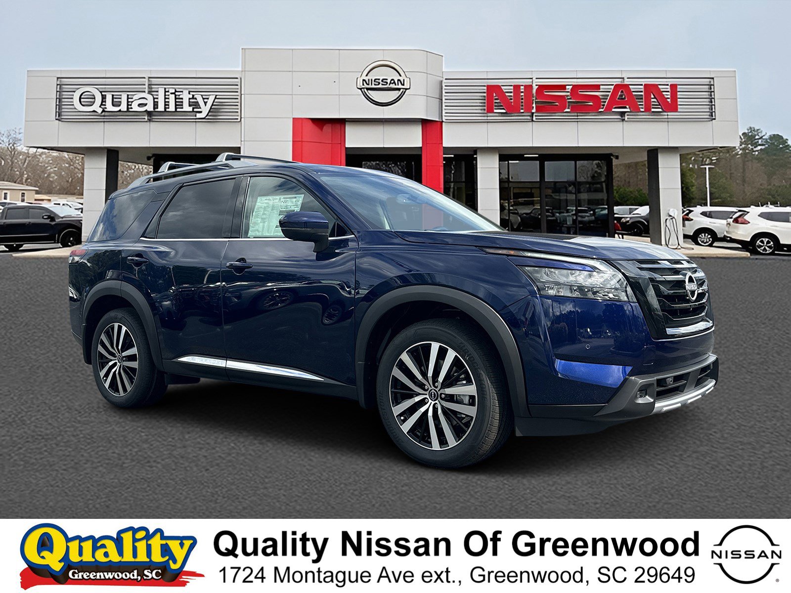 2025 Nissan Pathfinder Platinum's photo