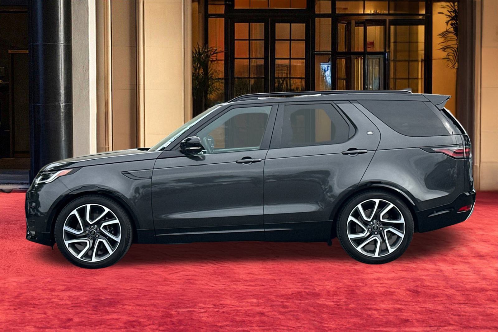 2024 Land Rover Discovery Metropolitan Edition photo 2