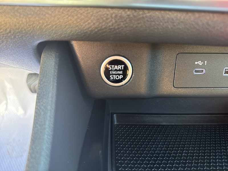 2022 Nissan Rogue SV photo 28