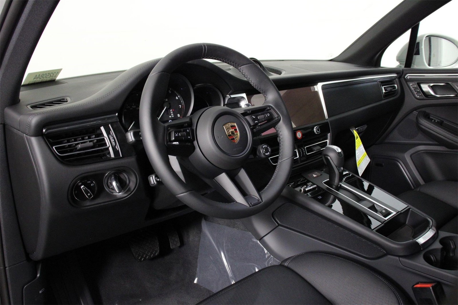 2025 Porsche Macan GTS photo 4