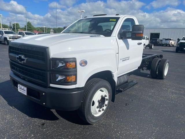 2024 Chevrolet Silverado 4500 Medium Duty Chassis Cab Work Truck's photo