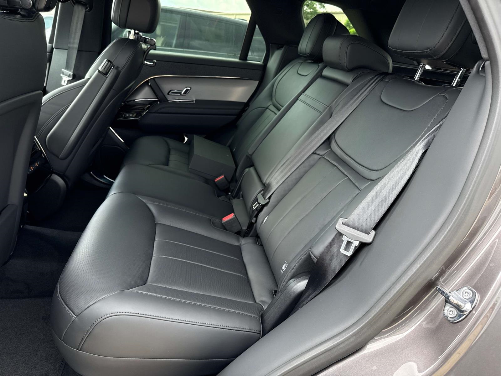 2025 Land Rover Range Rover Sport SE photo 6