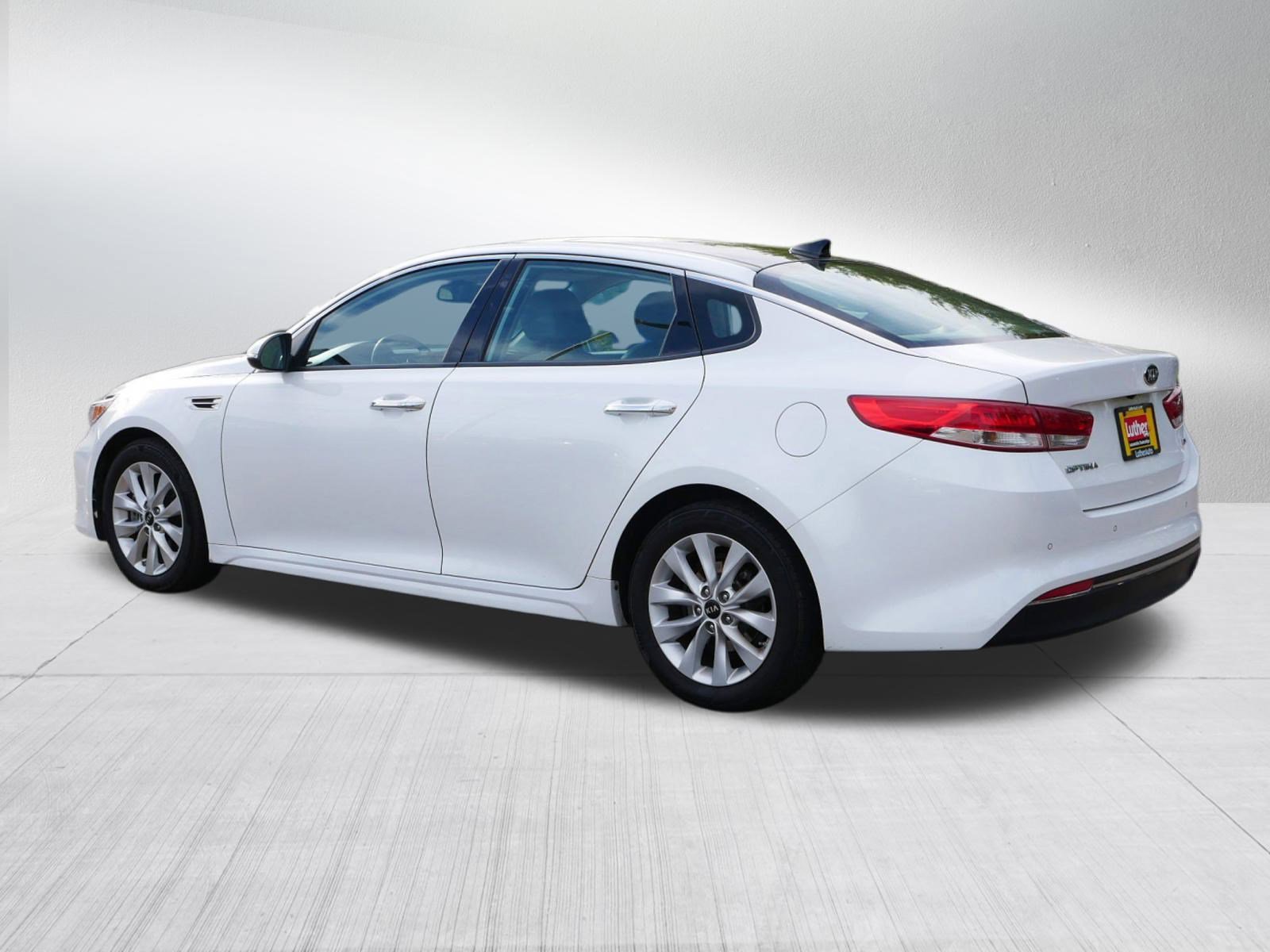2017 Kia Optima EX photo 5