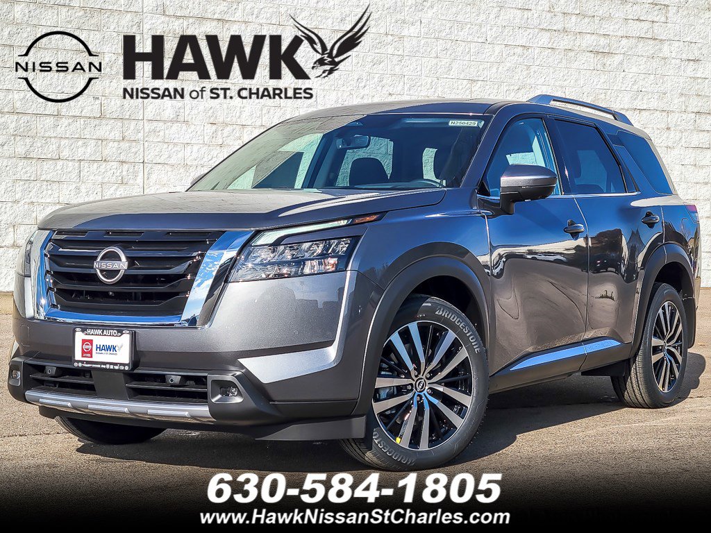 2025 Nissan Pathfinder Platinum's photo