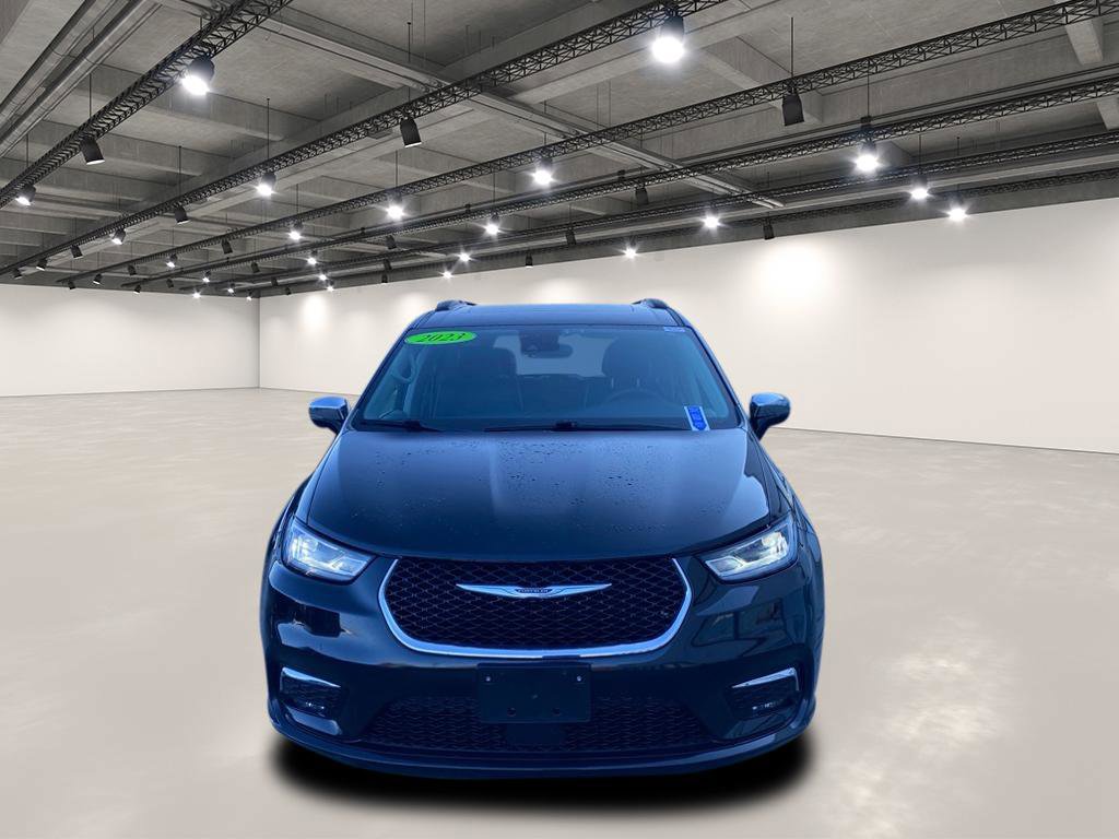 2023 Chrysler Pacifica Limited photo 2