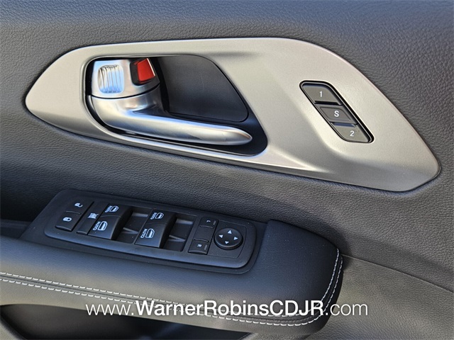 2026 Chrysler Pacifica photo 25