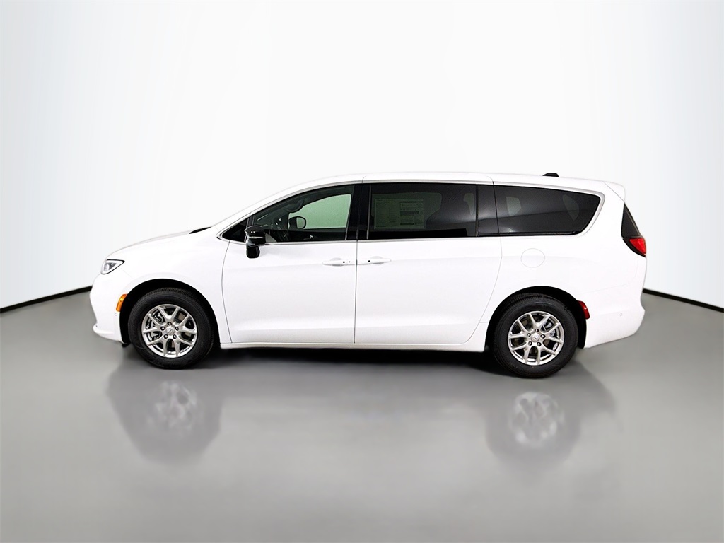 2025 Chrysler Pacifica photo 3