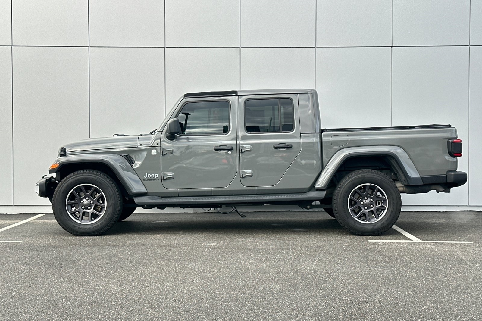 2021 Jeep Gladiator Overland photo 3