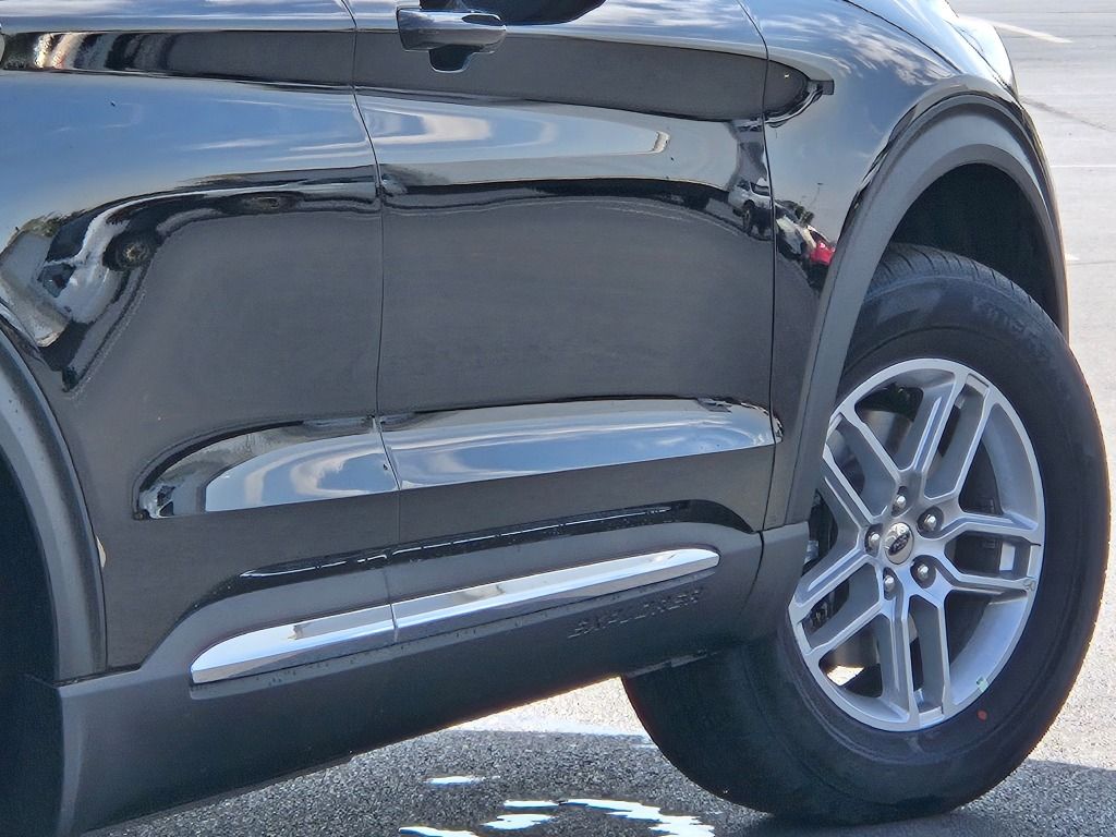 2025 Ford Explorer photo 11