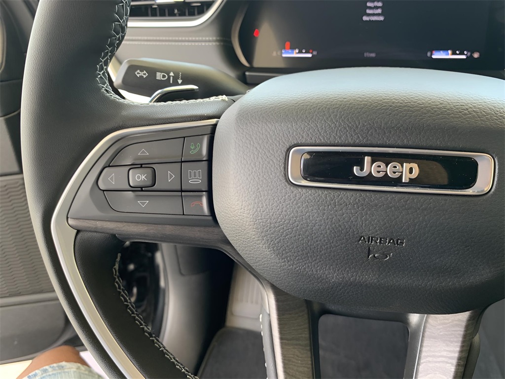 2025 Jeep Grand Cherokee Limited photo 45