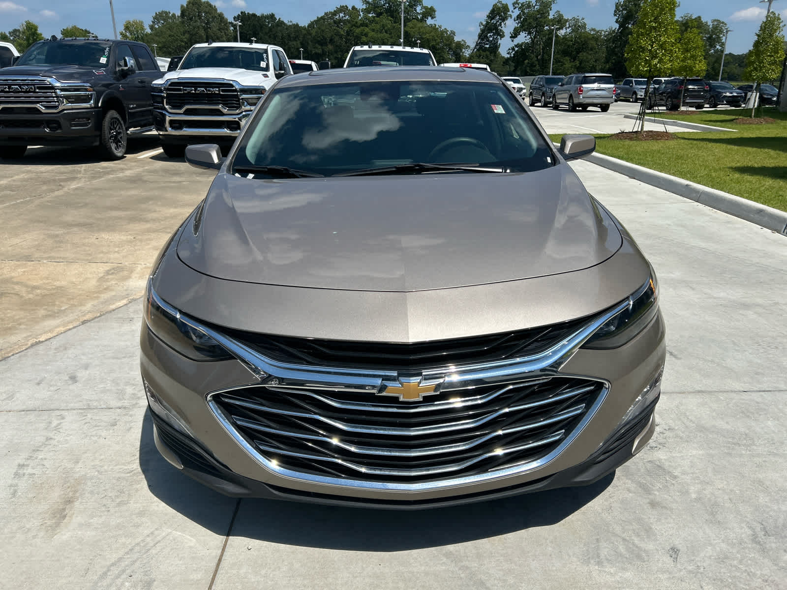 2024 Chevrolet Malibu 1LT photo 3