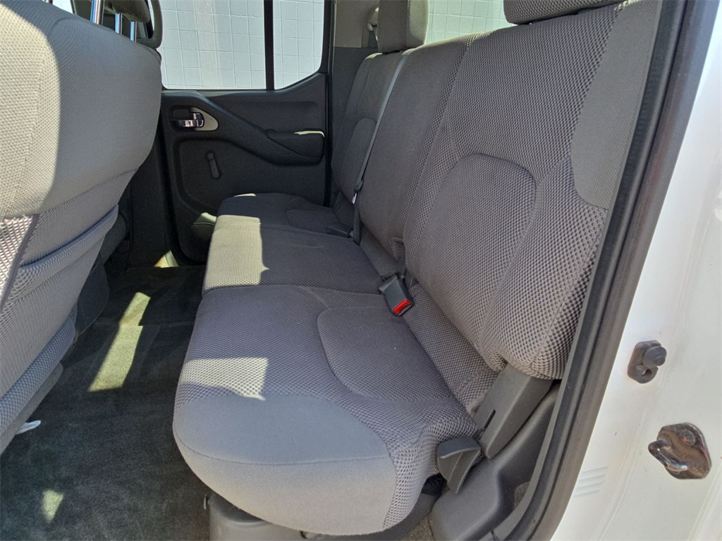 2014 Nissan Frontier S photo 24