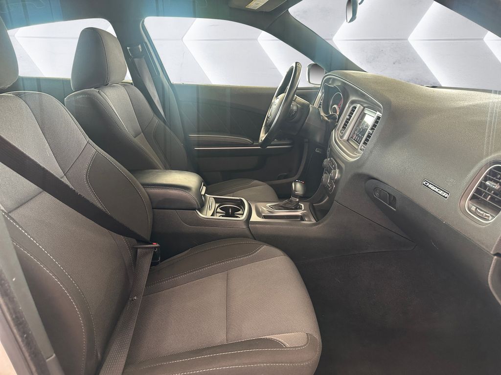 2022 Dodge Charger SXT photo 13