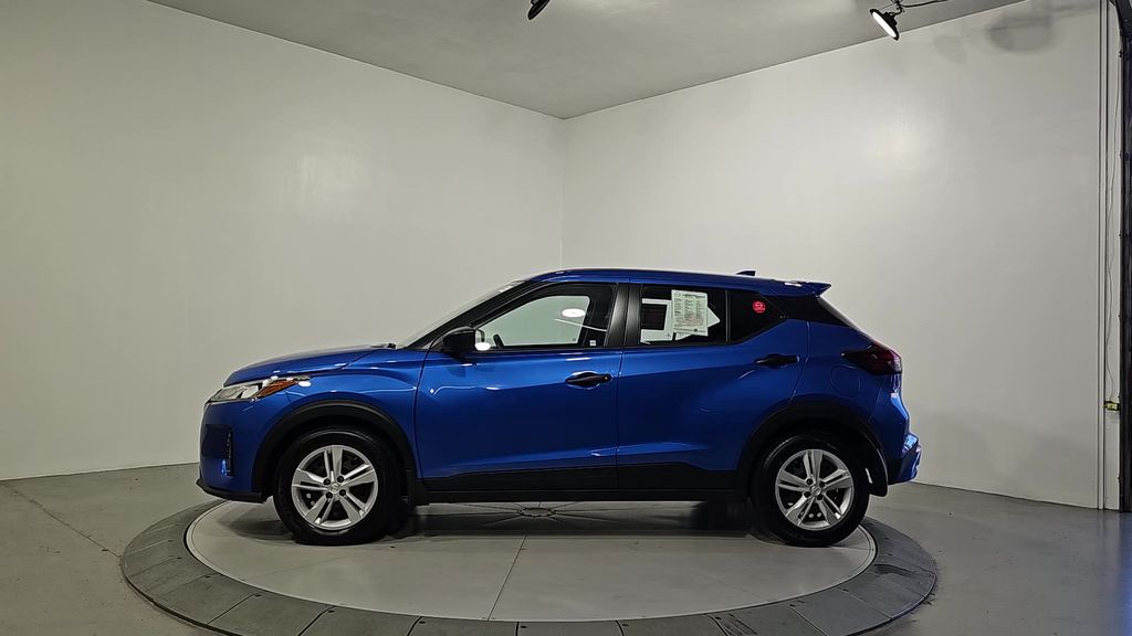 2024 Nissan Kicks S photo 2