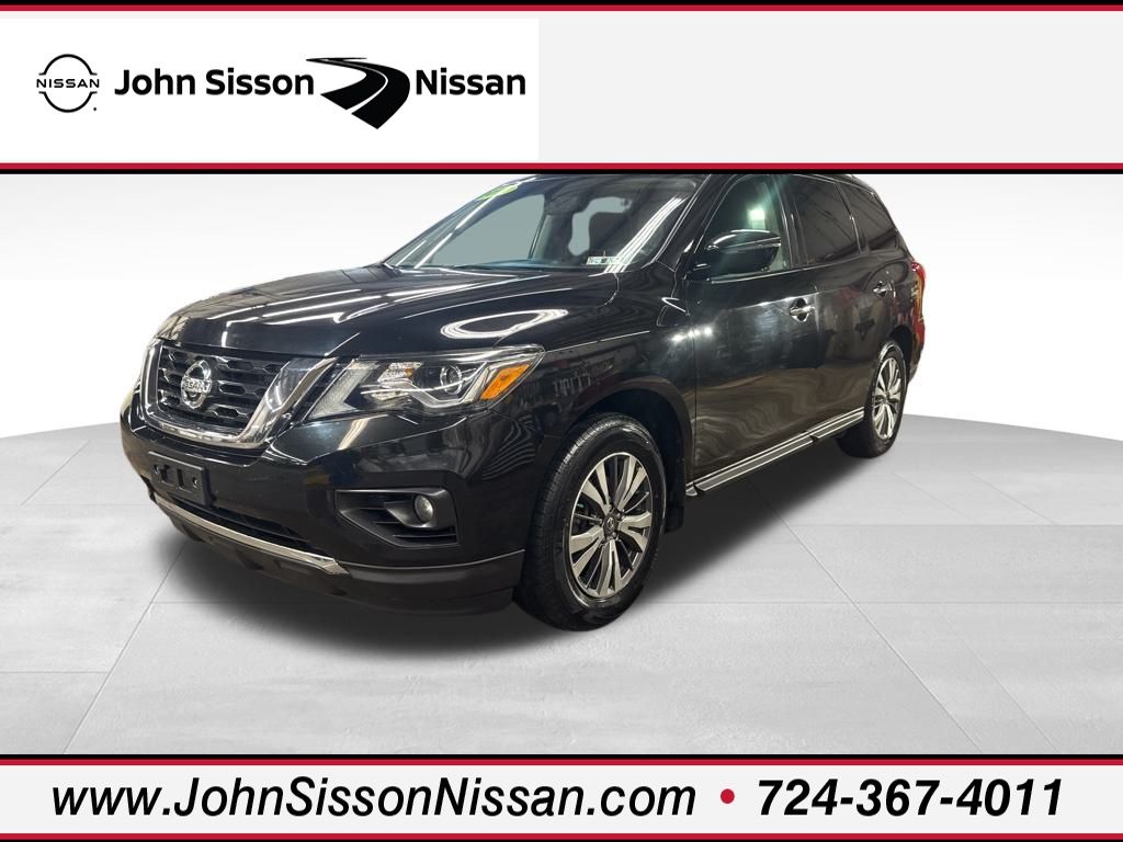2017 Nissan Pathfinder SV's photo
