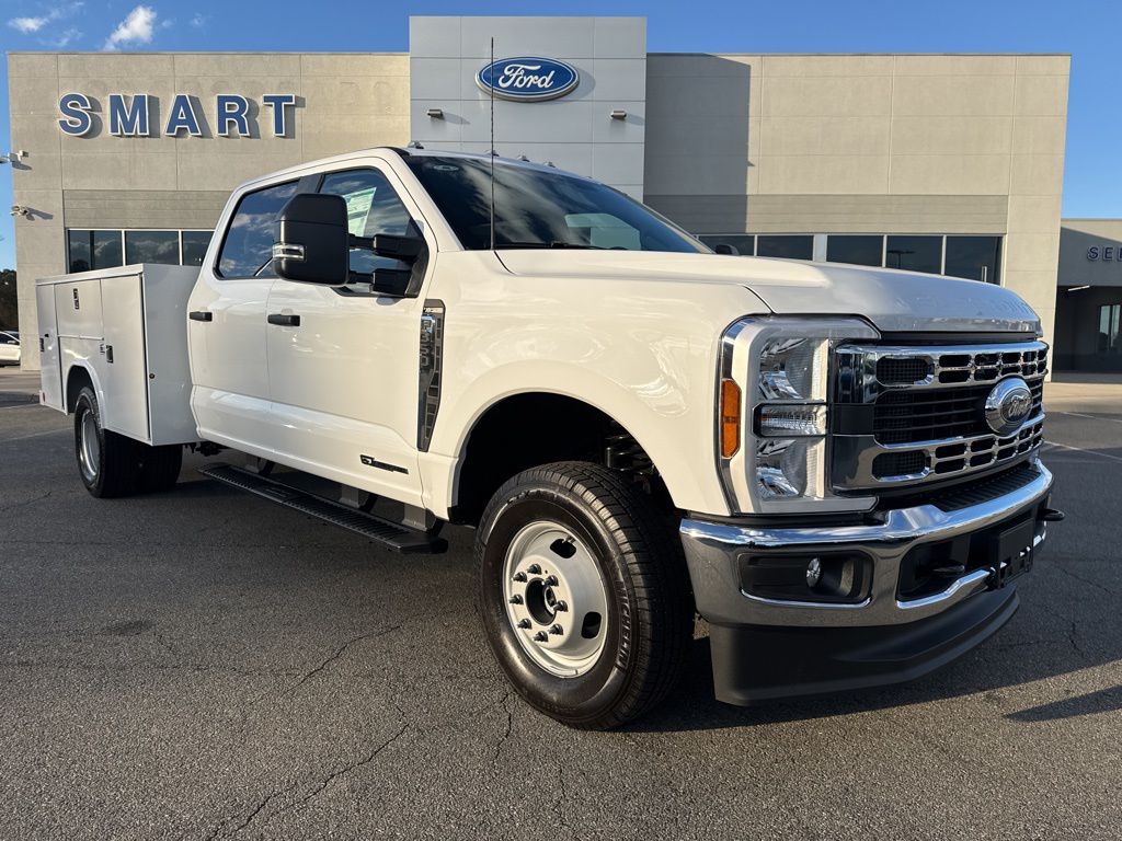 2026 Ford F-350 Super Duty Chassis Cab XL's photo