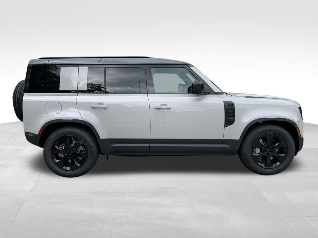 2026 Land Rover Defender 110 S photo 4