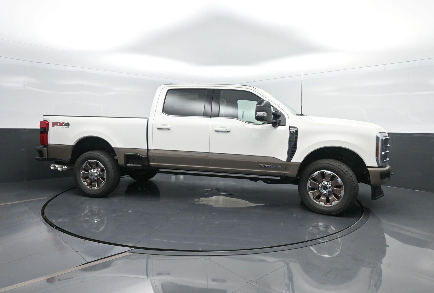 2026 Ford F-350 XLT photo 3