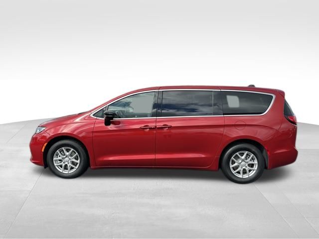 2026 Chrysler Pacifica photo 3