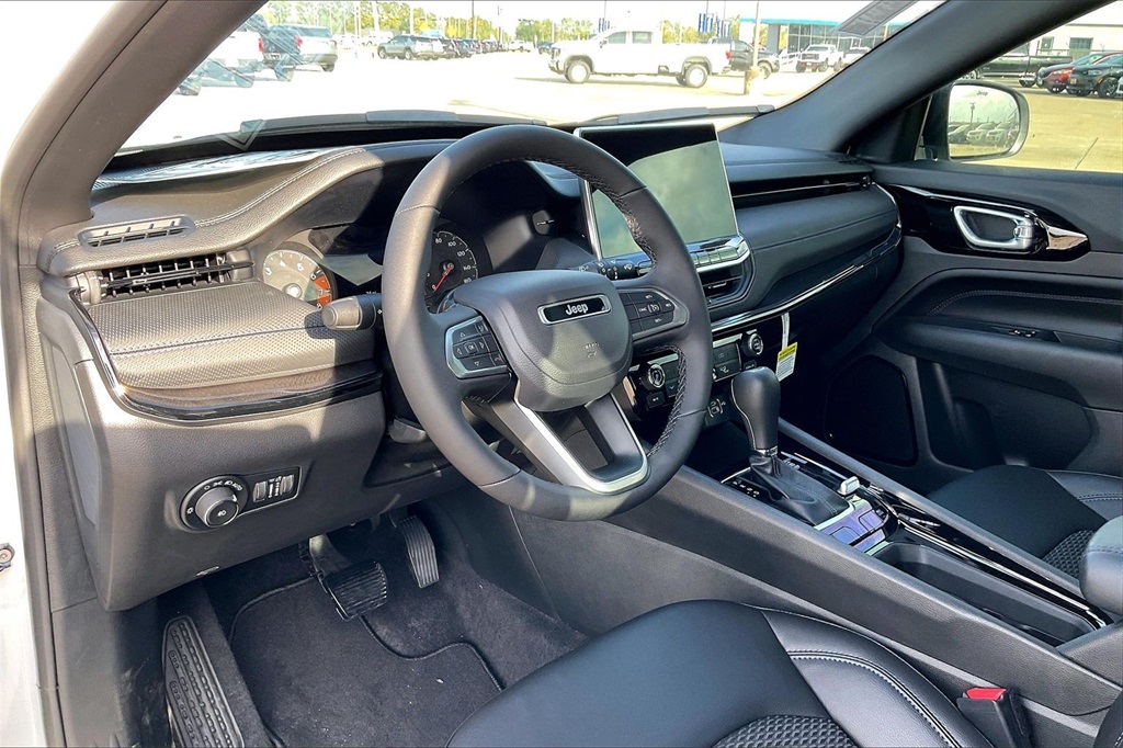 2026 Jeep Compass Latitude Altitude photo 3