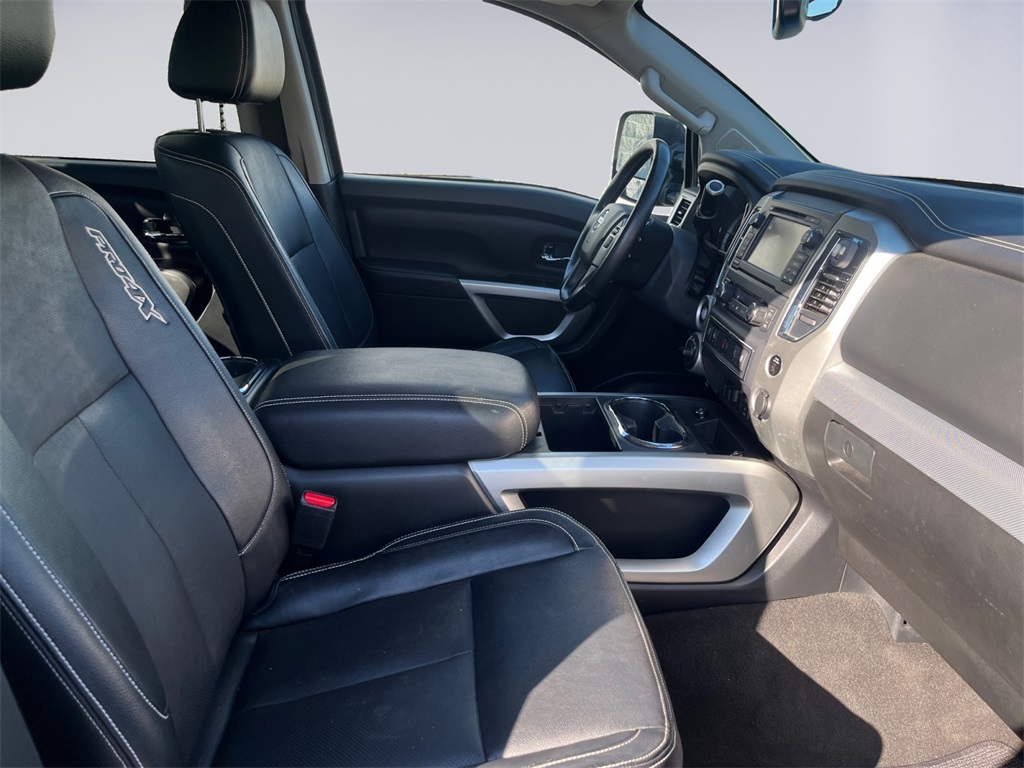 2018 Nissan Titan PRO-4X photo 17