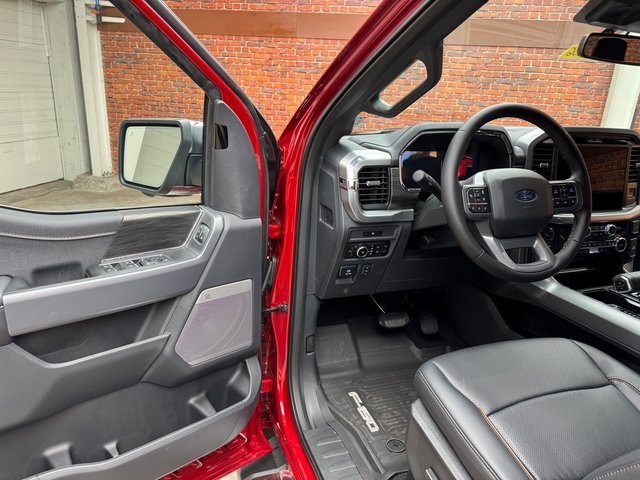 2025 Ford F-150 Lariat photo 9