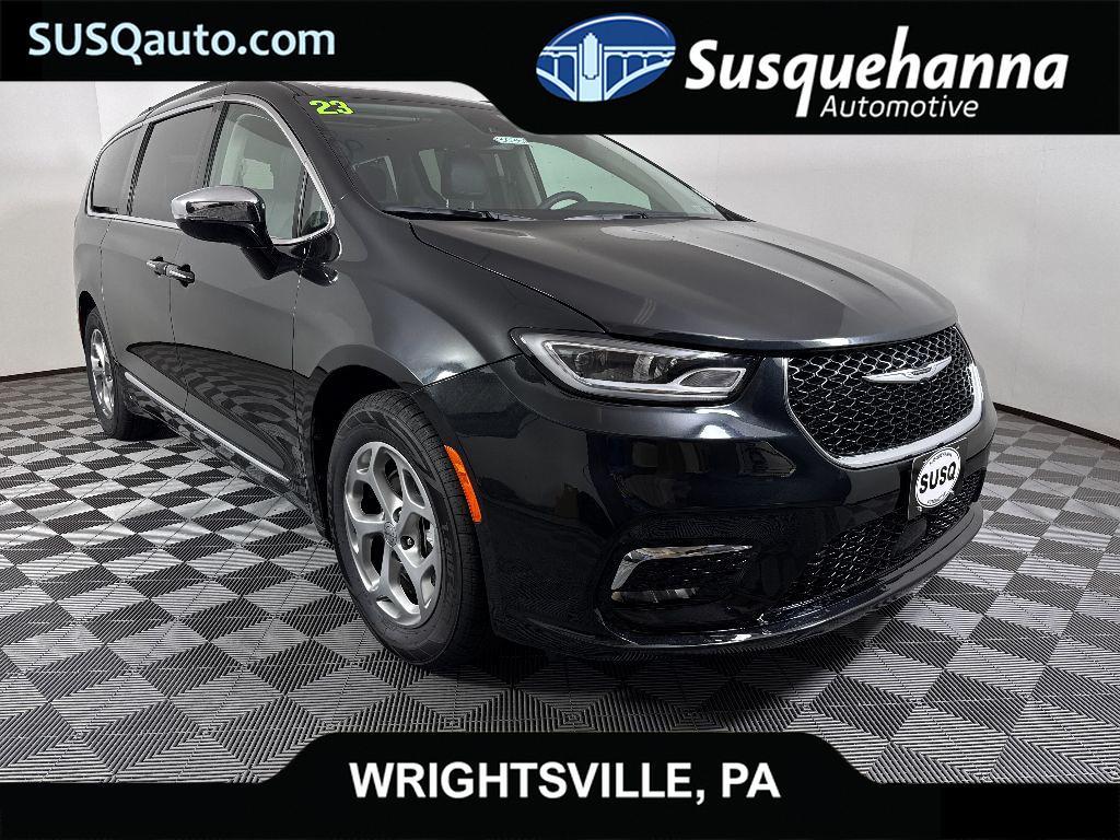 2023 Chrysler Pacifica Limited's photo