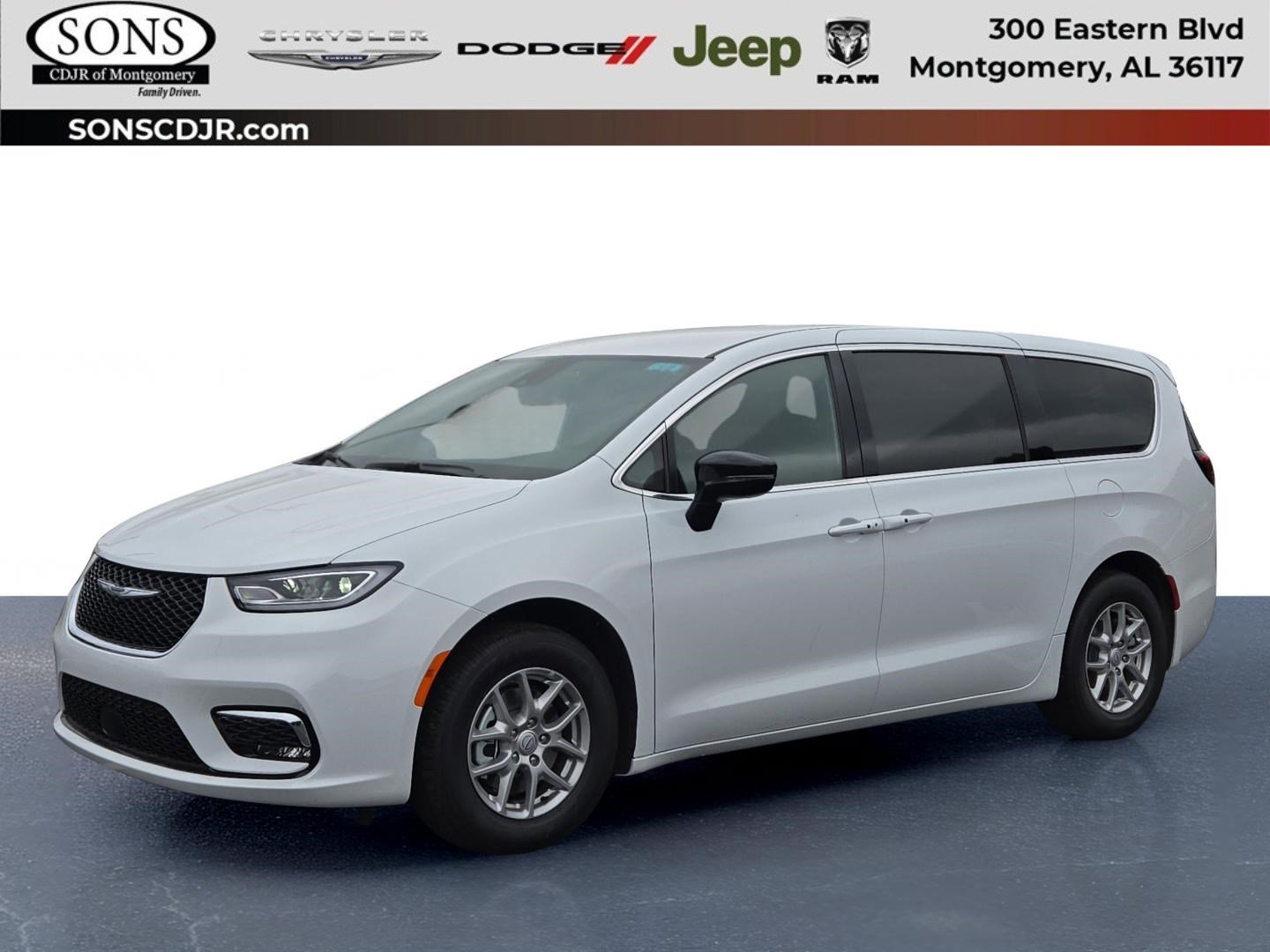 2026 Chrysler Pacifica Select's photo