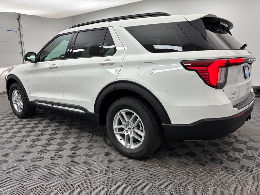 2025 Ford Explorer photo 4