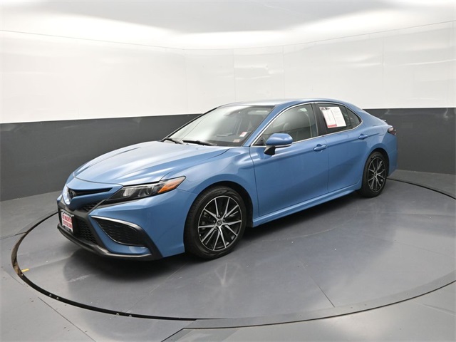 2023 Toyota Camry SE photo 3