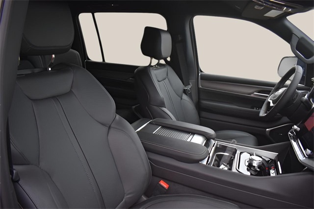 2025 Jeep Wagoneer Base photo 21