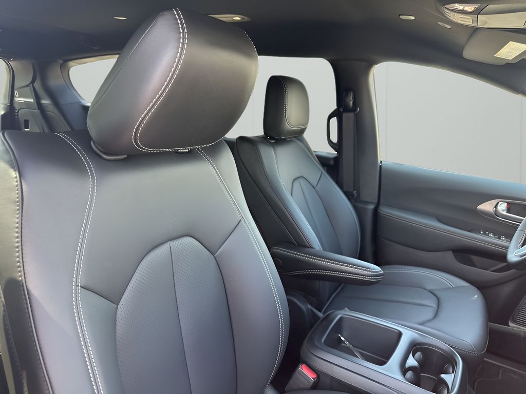 2026 Chrysler Voyager LX photo 15
