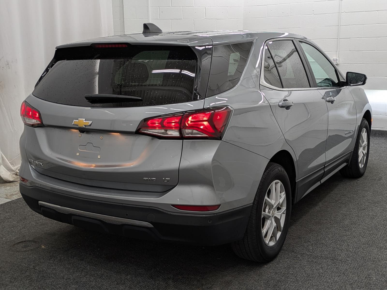 2024 Chevrolet Equinox LT photo 2
