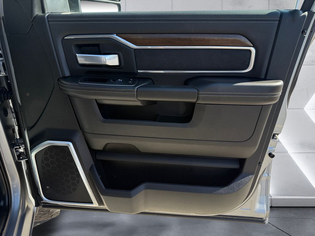 2024 Ram 2500 Laramie photo 14