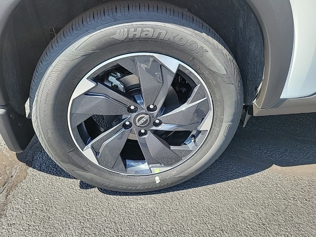 2026 Nissan Rogue SV photo 4