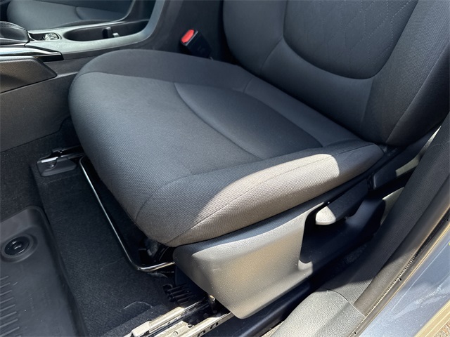 2024 Toyota Corolla Cross LE photo 11