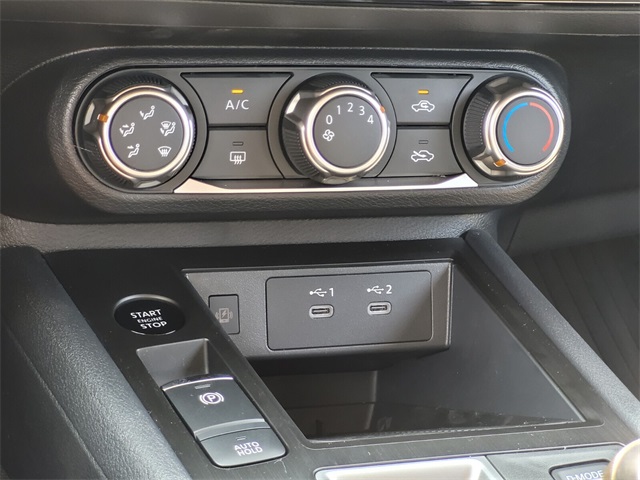 2025 Nissan Kicks SV photo 15
