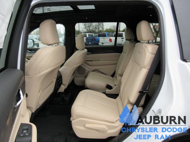 2025 Jeep Grand Cherokee Limited photo 12