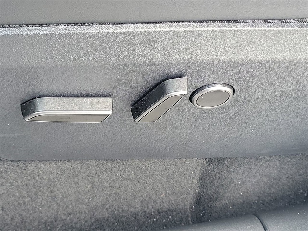 2024 Tesla Model Y Long Range photo 23