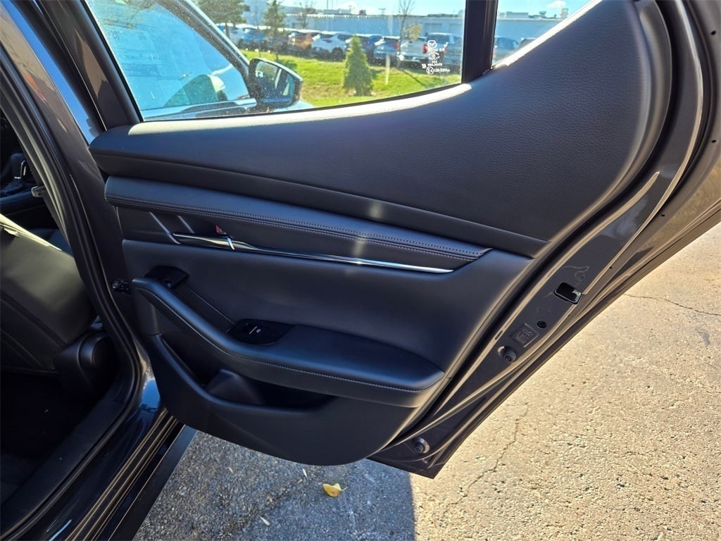 2025 Mazda Mazda3 Hatchback 2.5 s Preferred photo 8