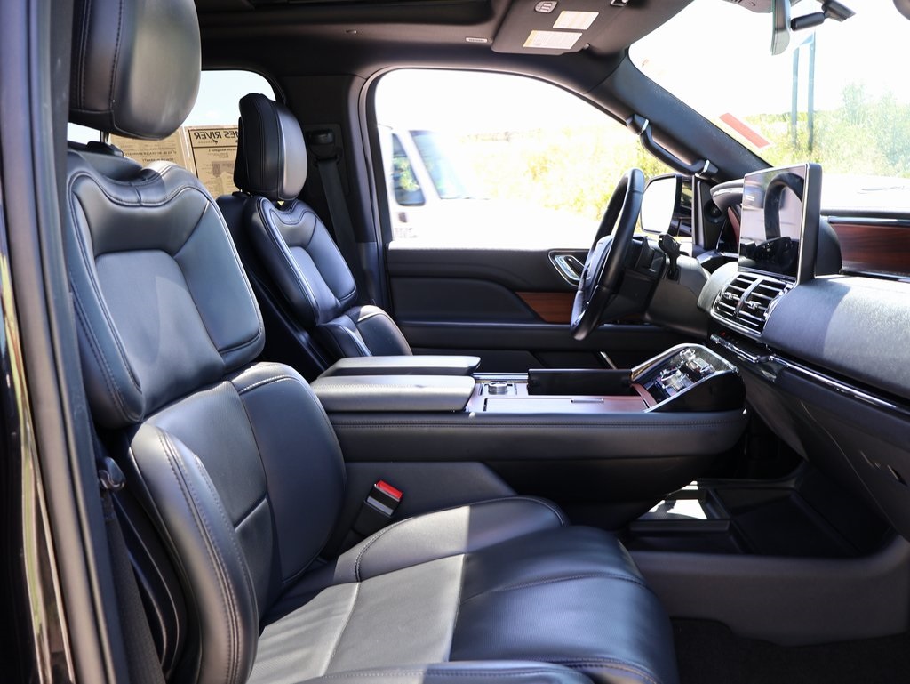 2024 Lincoln Navigator L Standard photo 9