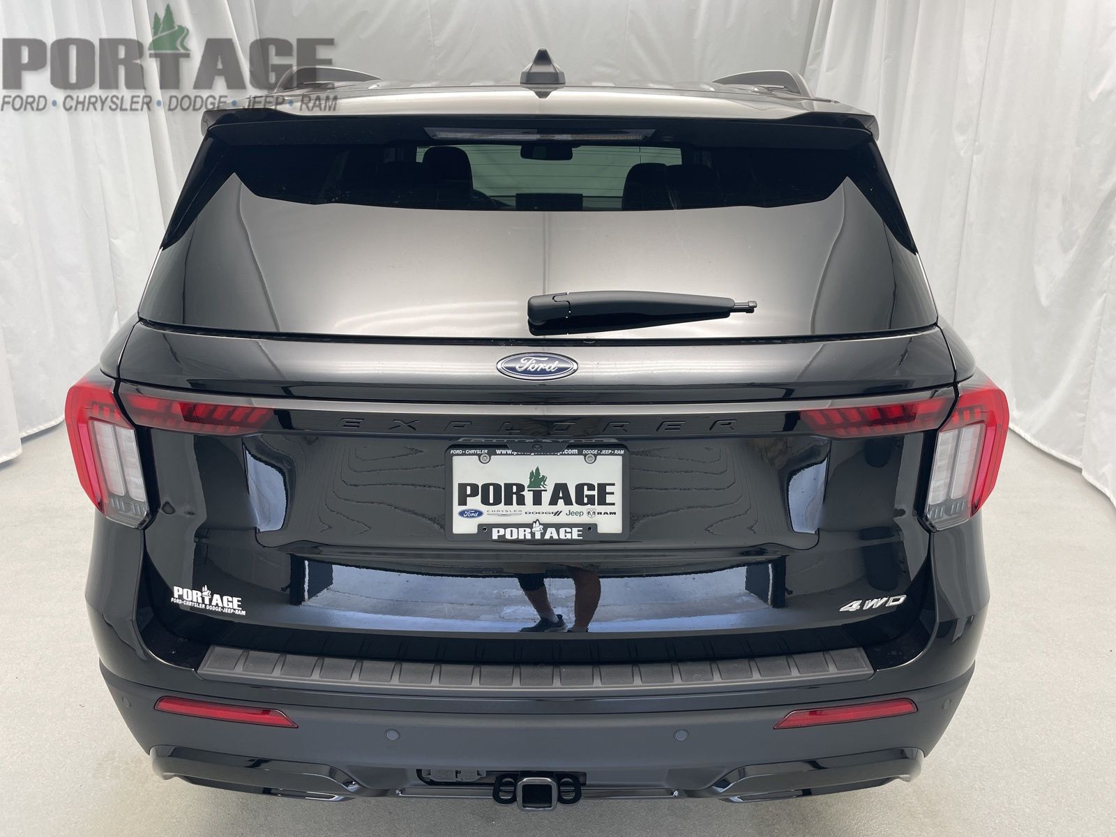 2025 Ford Explorer ST-Line photo 3