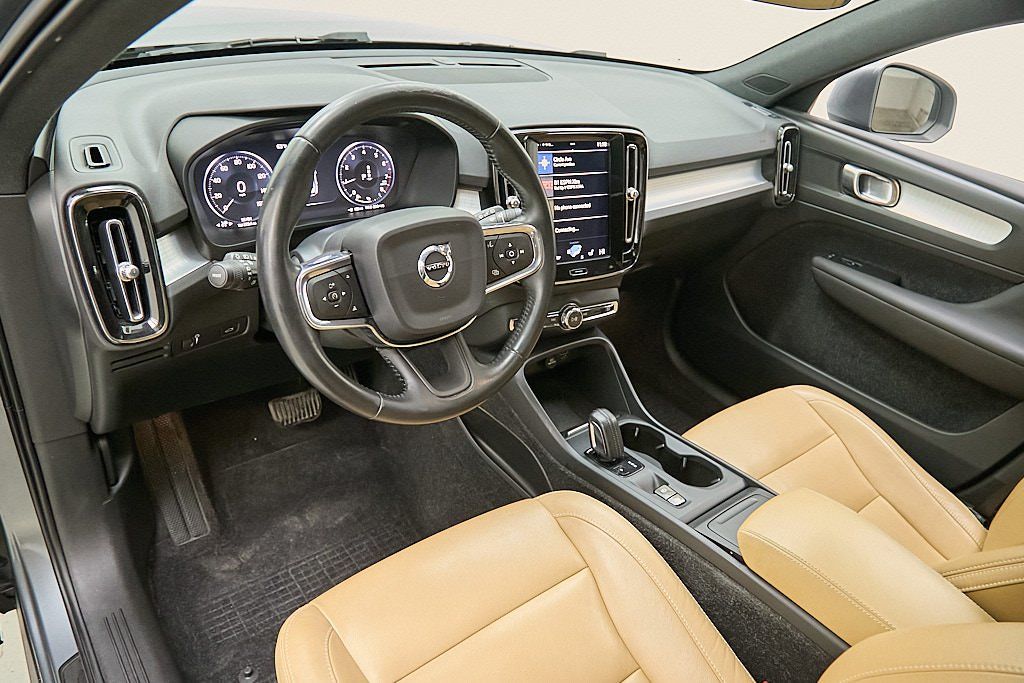 2019 VOLVO XC40 - Image 11
